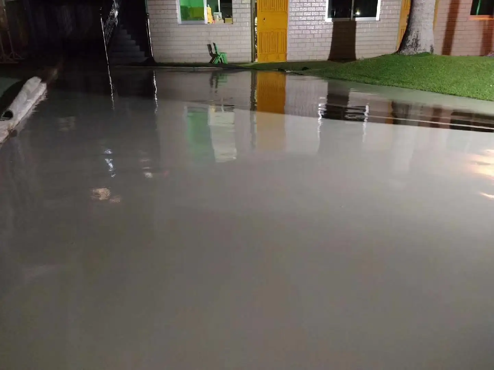 水泥基自流平地坪